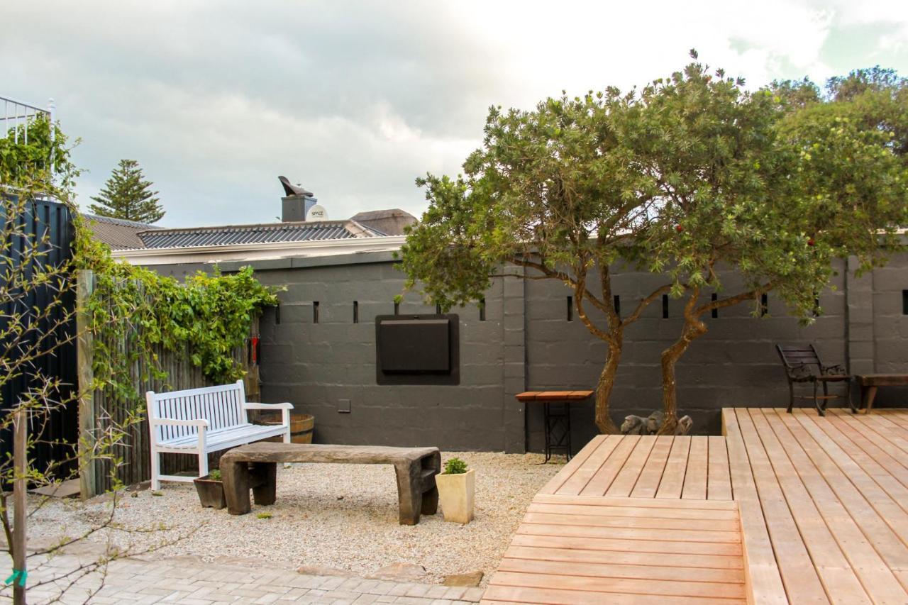 Jakasa Guesthouse Hermanus Bagian luar foto