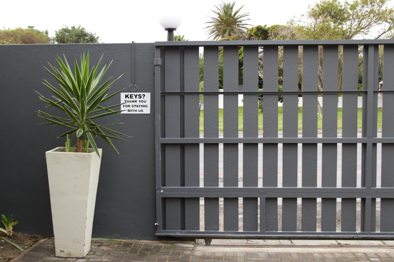 Jakasa Guesthouse Hermanus Bagian luar foto