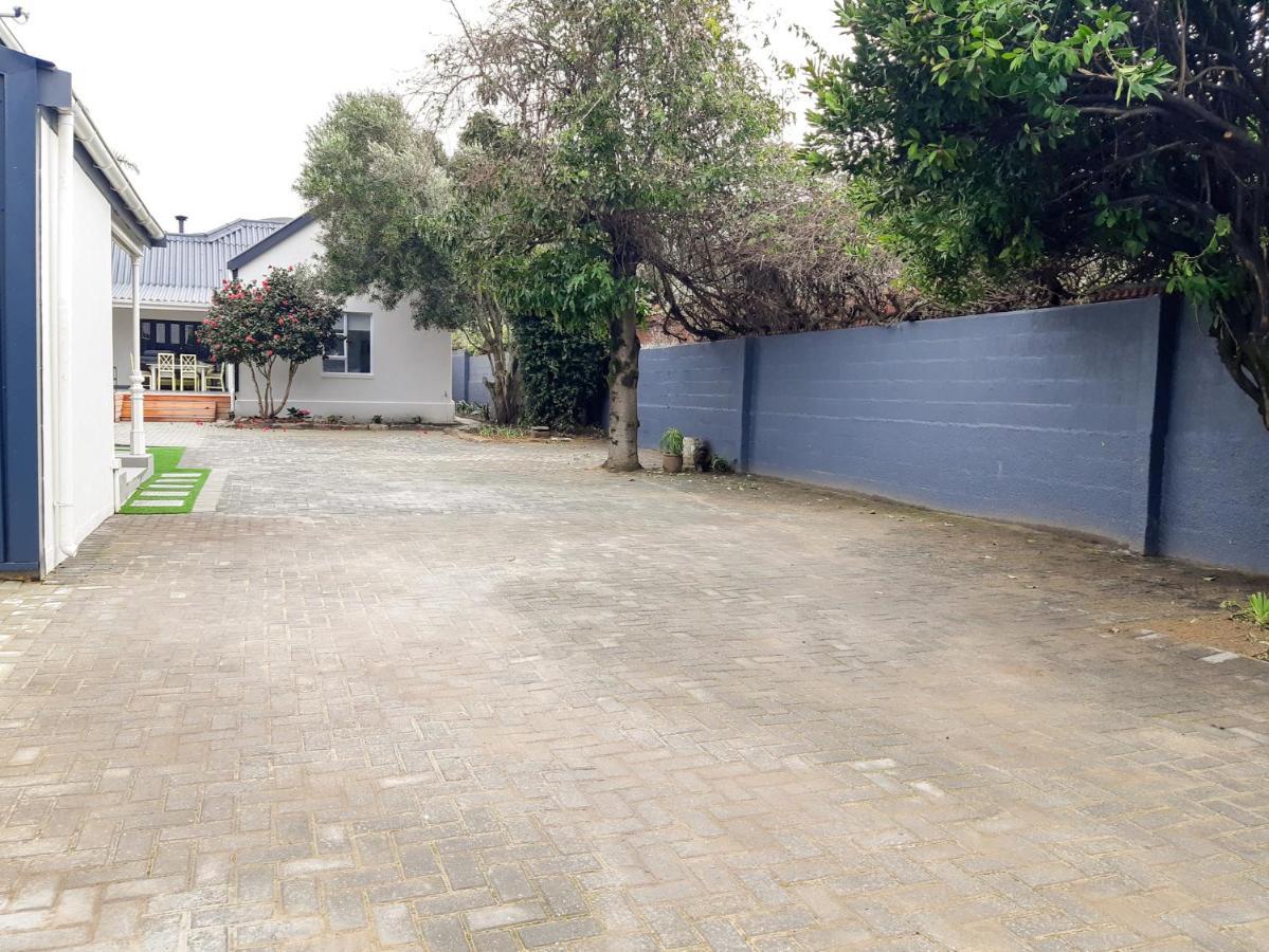 Jakasa Guesthouse Hermanus Bagian luar foto